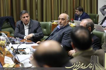 محمد سالاری در تذکری مطرح کرد  شهرداری تهران  لایحه صدور پروانه عملیات ساختمان و گواهی های آن را به شورا ارائه دهد